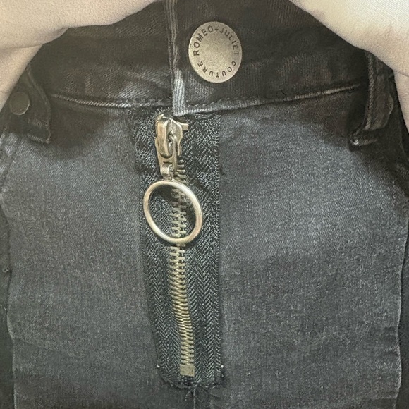 Vintage black high waisted ankle jeans, size small - Picture 2 of 4